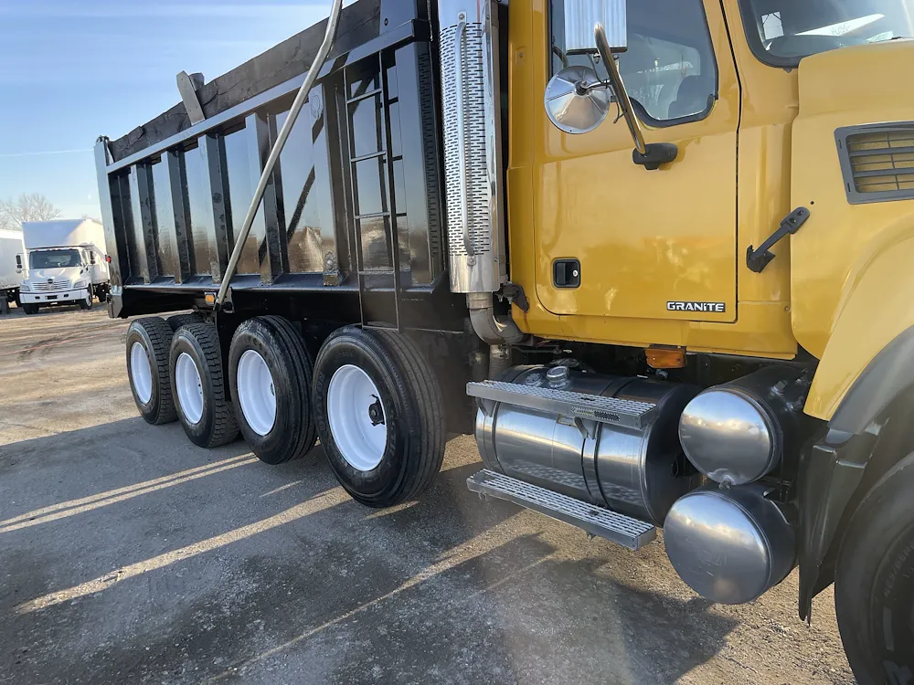 2005 MACK 690S