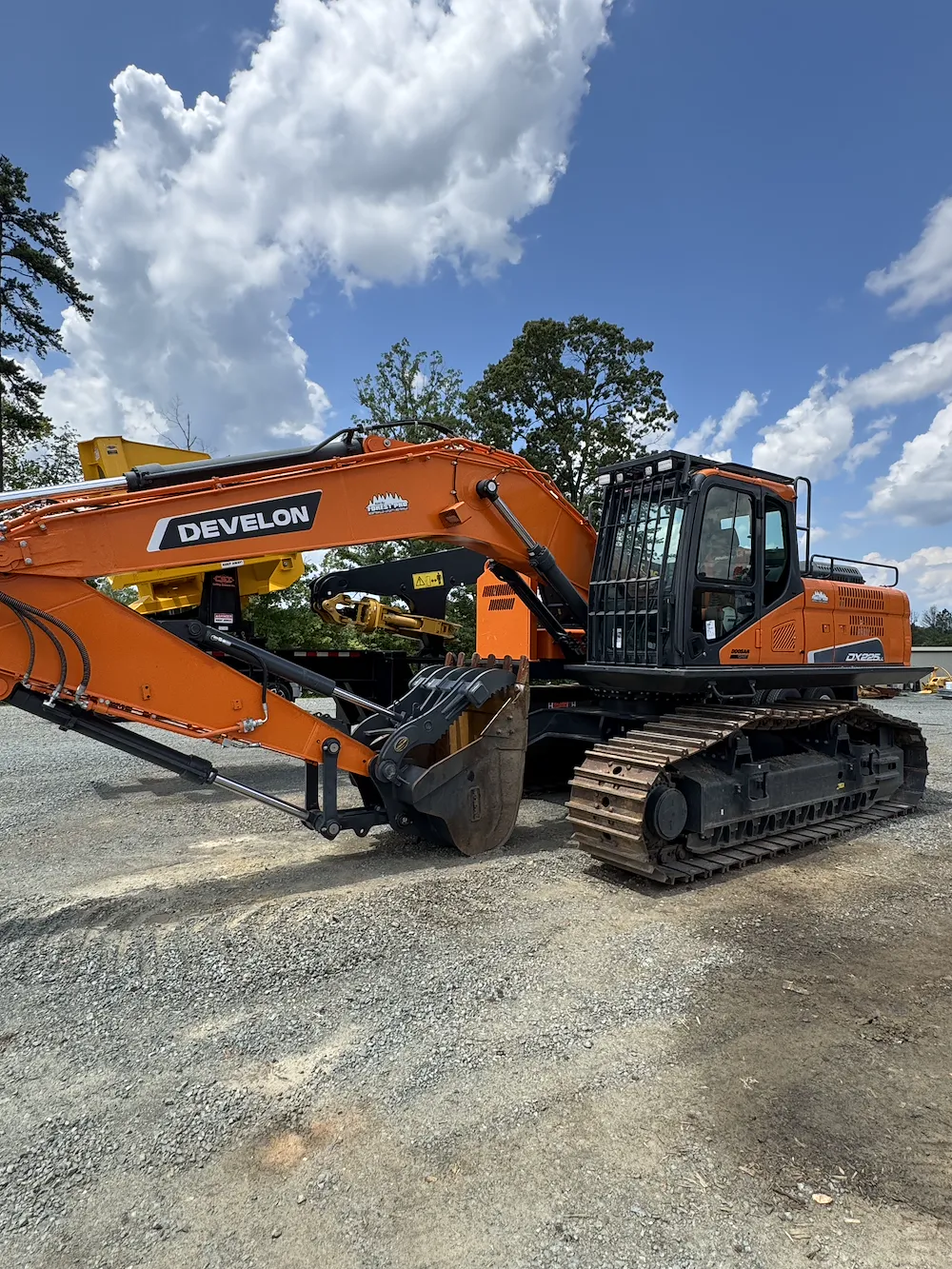 DEVELON DX225LL-5