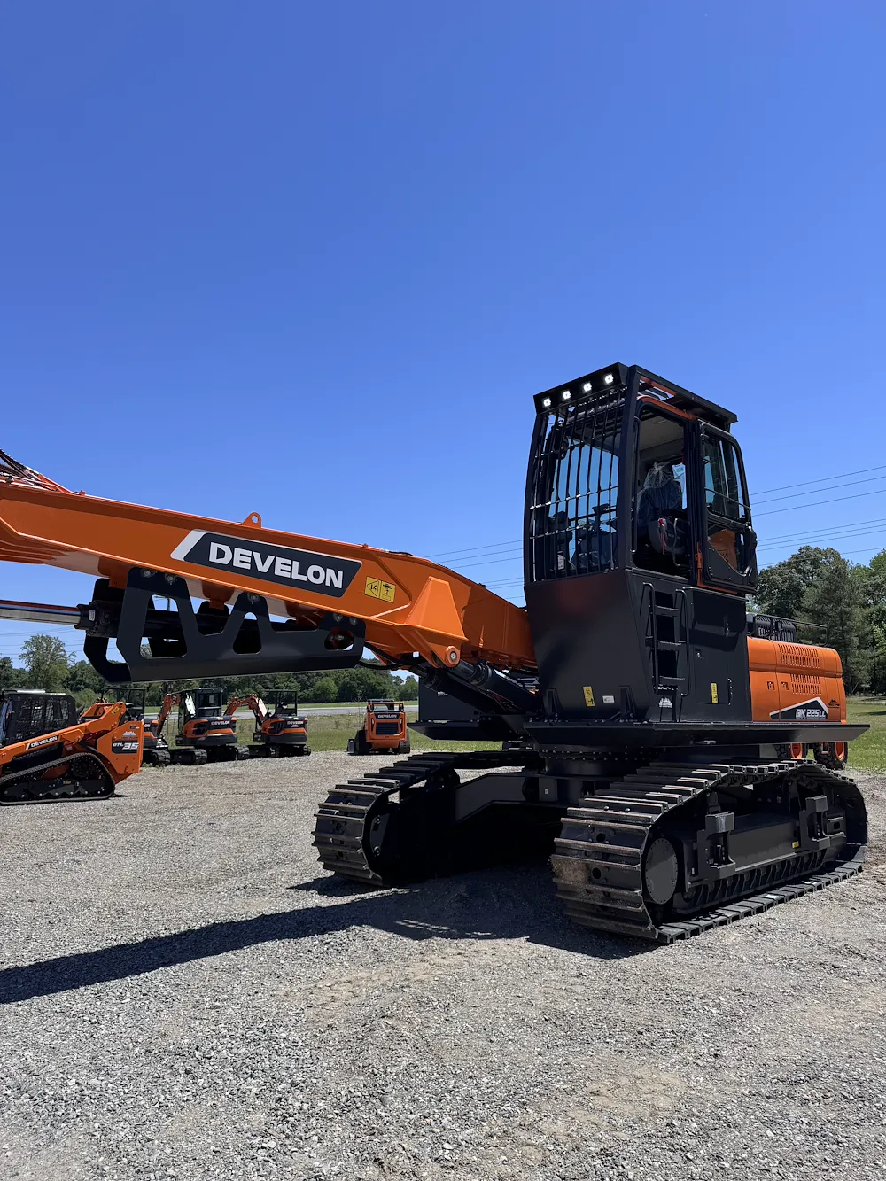  DEVELON DX225LL-7