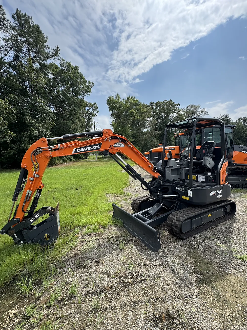  DEVELON DX42-7