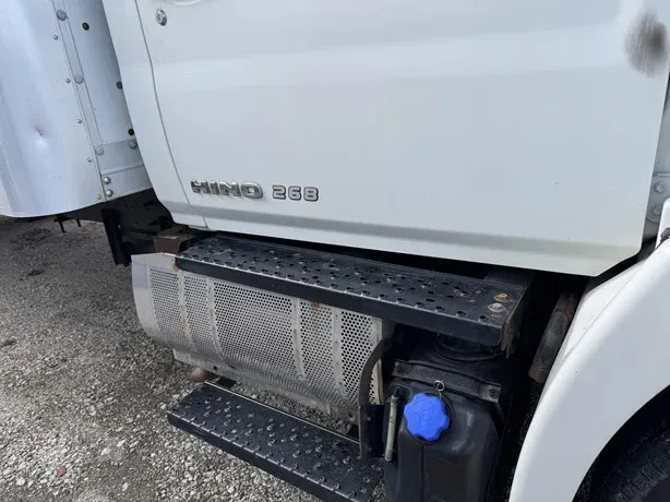 2014 HINO 268
