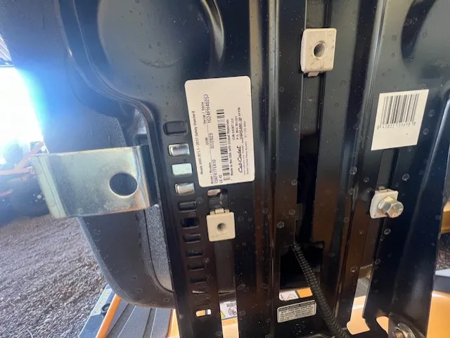 2024 CUB CADET LX42 XT2