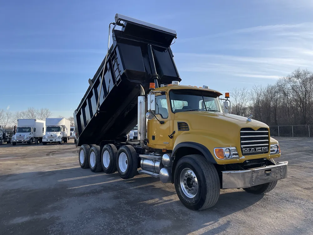 2005 MACK 690S