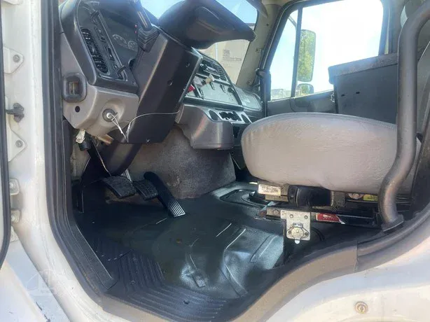 2010 FREIGHTLINER BUSINESS CLASS M2 112