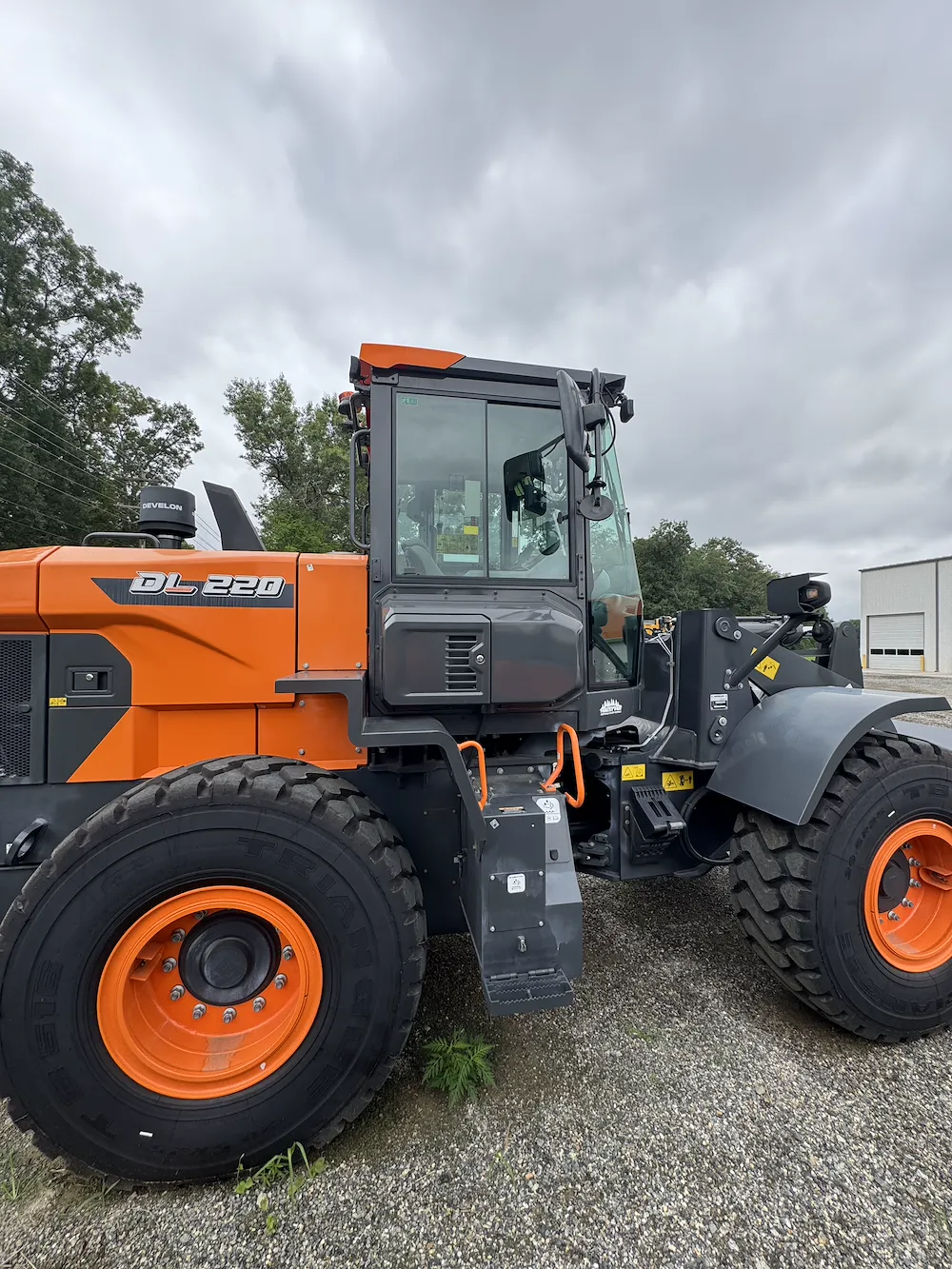  DEVELON DL220-7