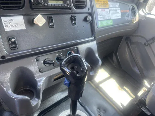 2010 FREIGHTLINER BUSINESS CLASS M2 112