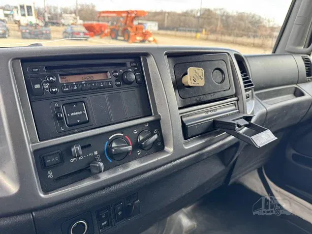 2014 HINO 268