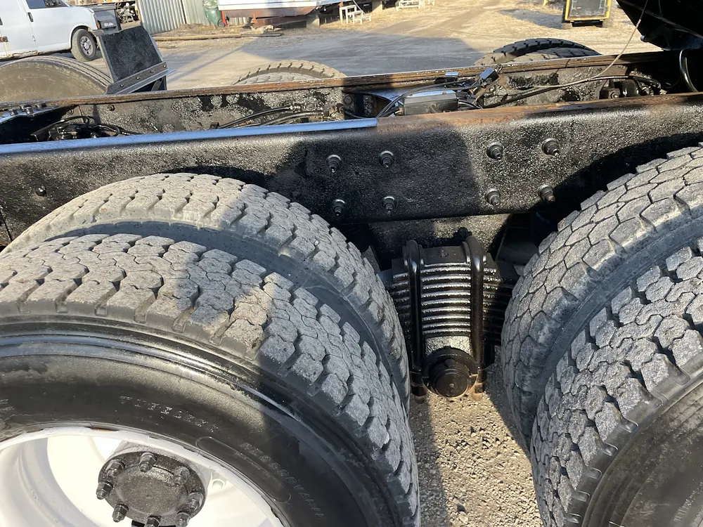 2005 MACK 690S