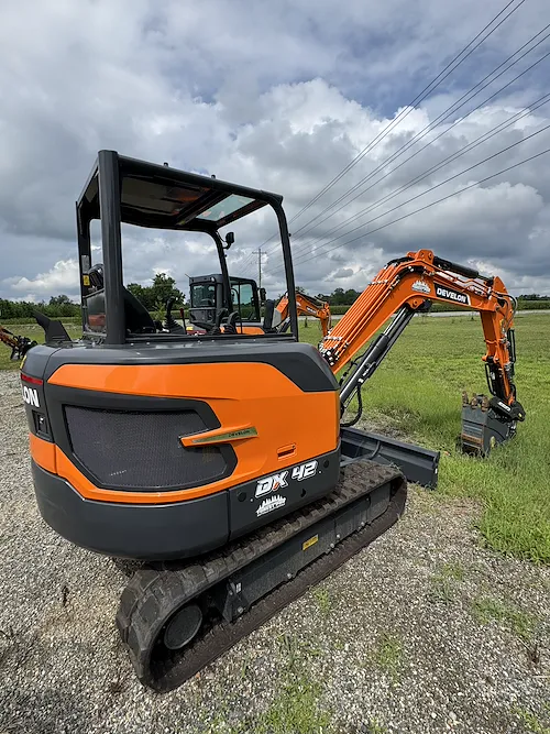  DEVELON DX42-7