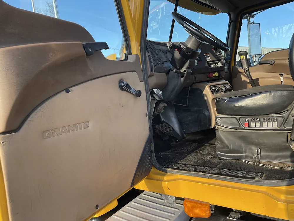 2005 MACK 690S