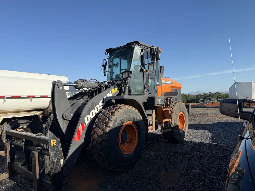  DEVELON DL220-7