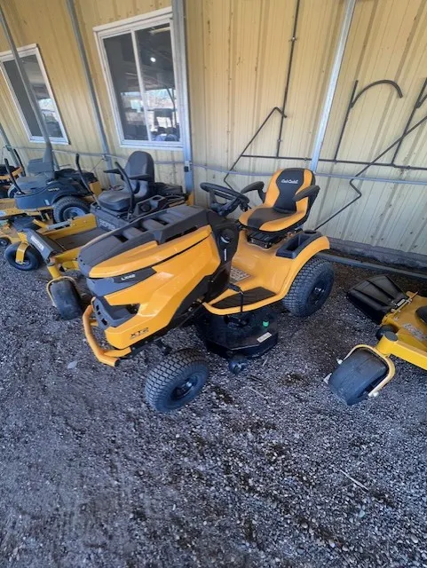 2024 CUB CADET LX42 XT2