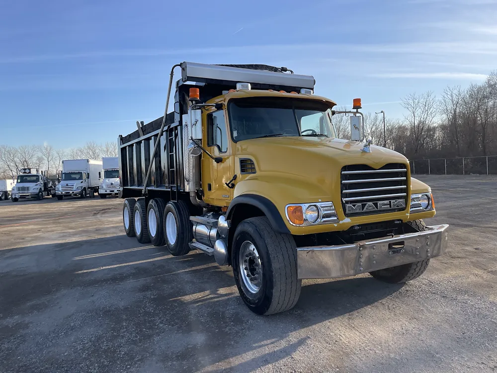 2005 MACK 690S