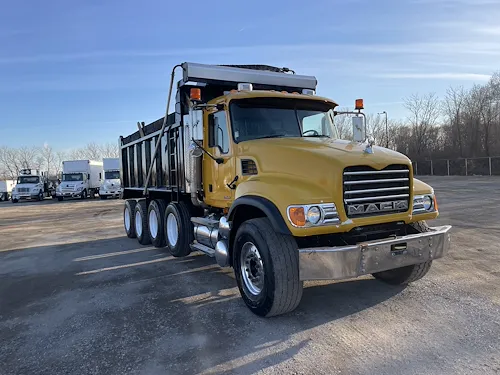 2005 MACK 690S