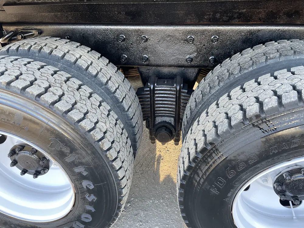 2005 MACK 690S