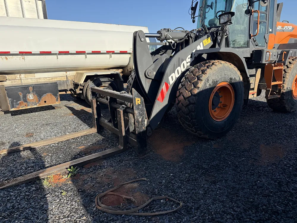  DEVELON DL220-7
