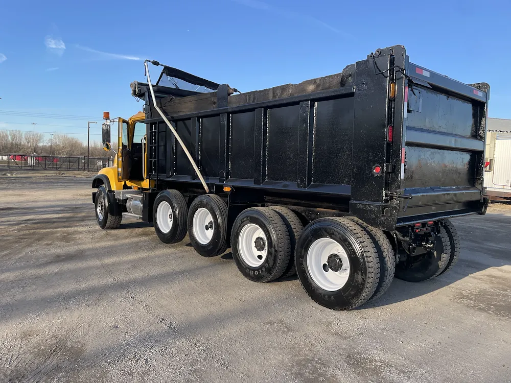 2005 MACK 690S