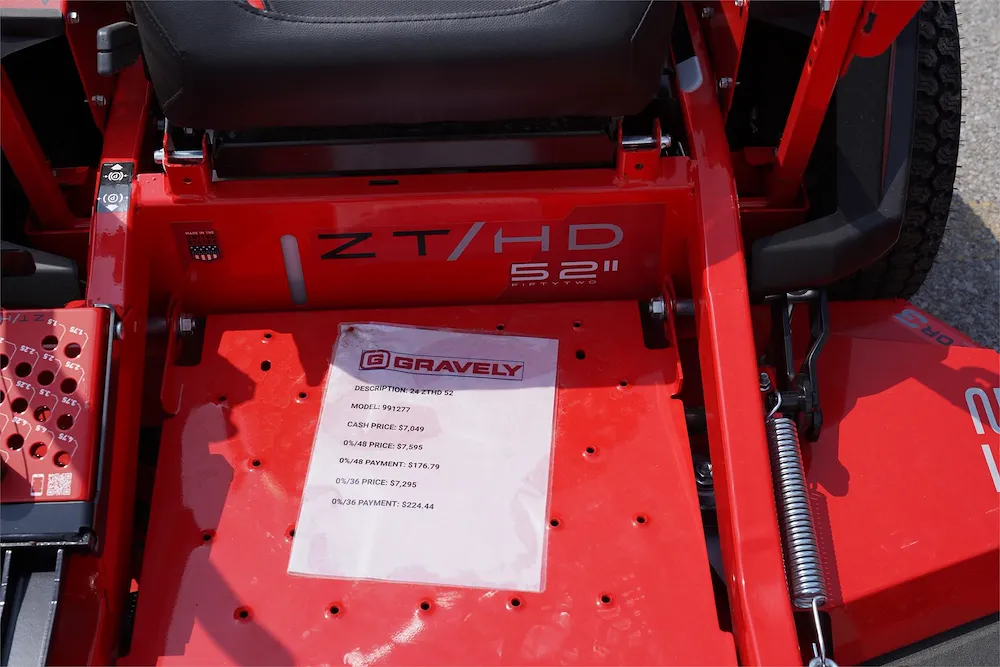 2025 GRAVELY ZT HD 52