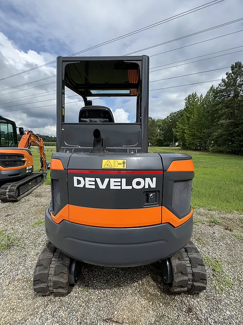  DEVELON DX42-7