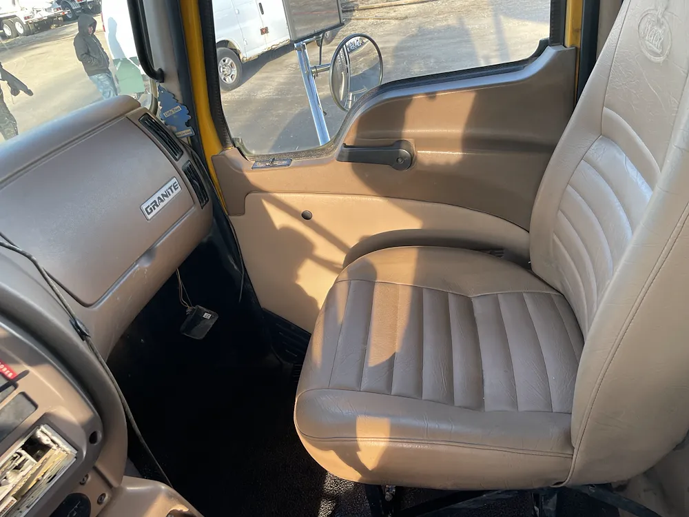 2005 MACK 690S
