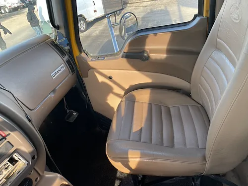 2005 MACK 690S