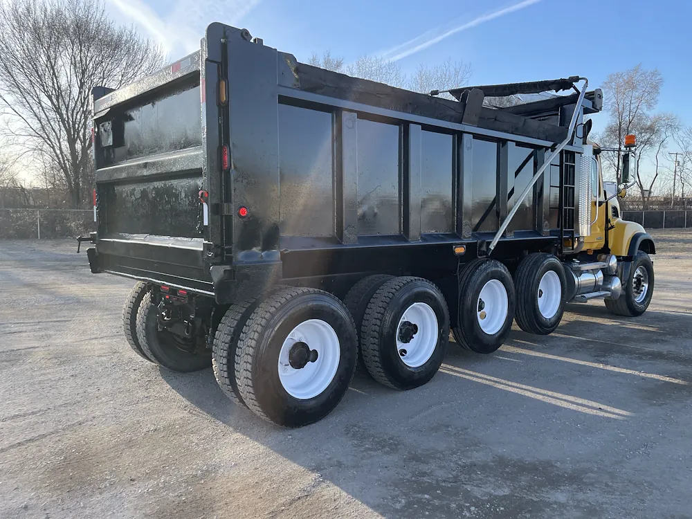 2005 MACK 690S