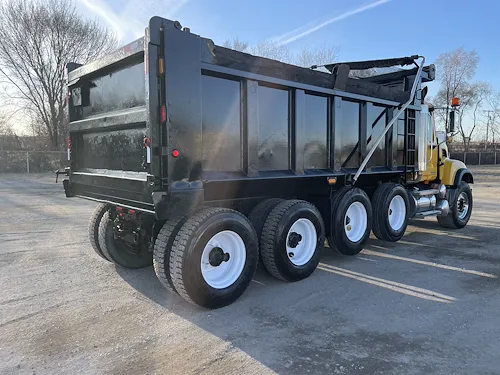 2005 MACK 690S