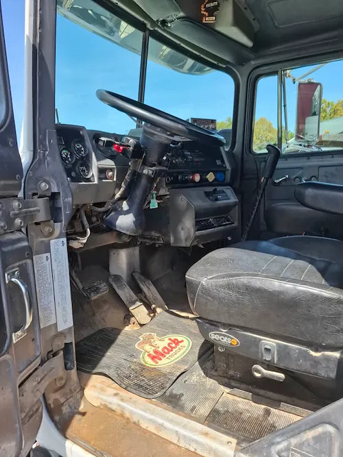 2000 MACK RD688S