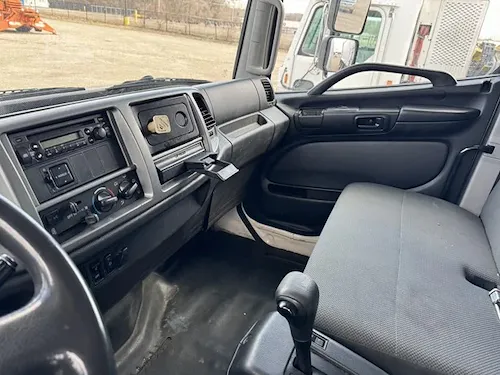 2014 HINO 268