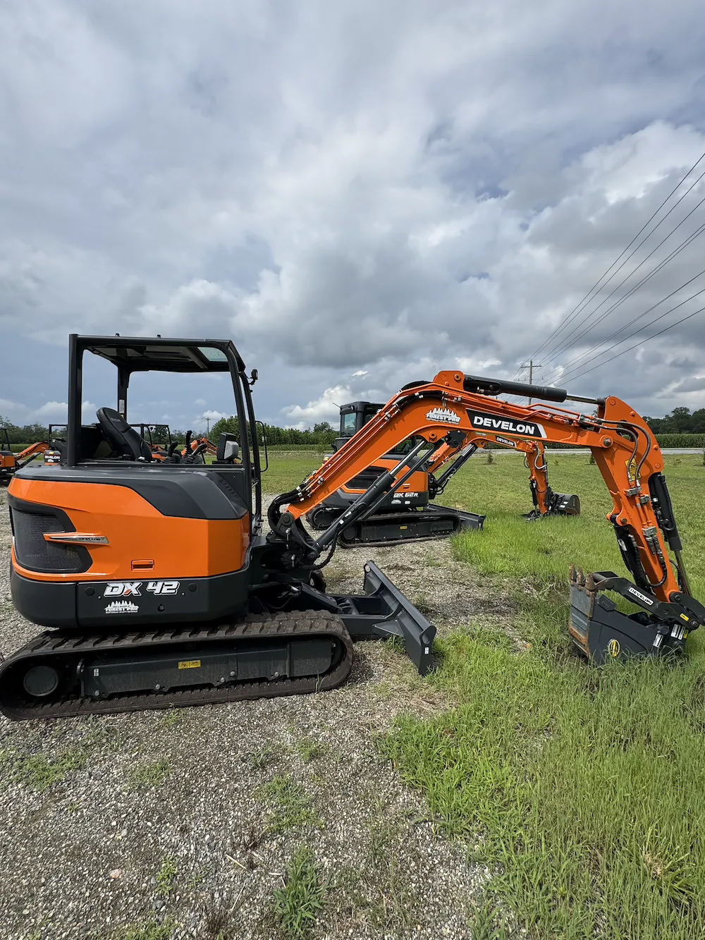  DEVELON DX42-7