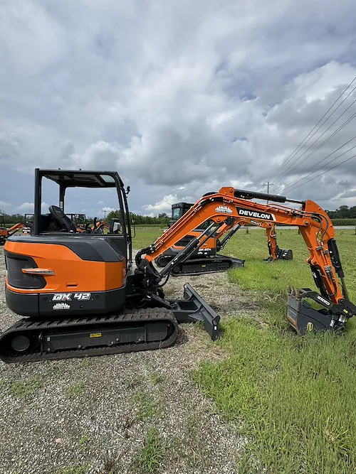  DEVELON DX42-7