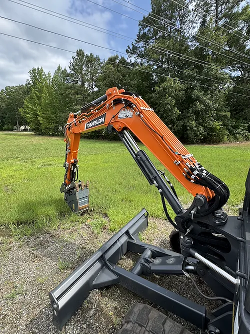  DEVELON DX42-7