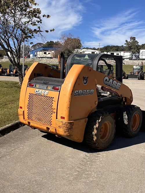 2011 CASE SR250