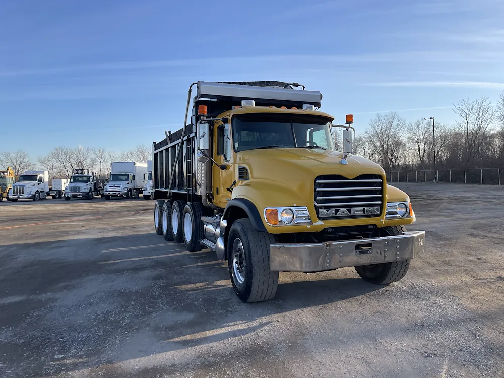 2005 MACK 690S
