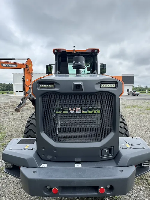  DEVELON DL250-7