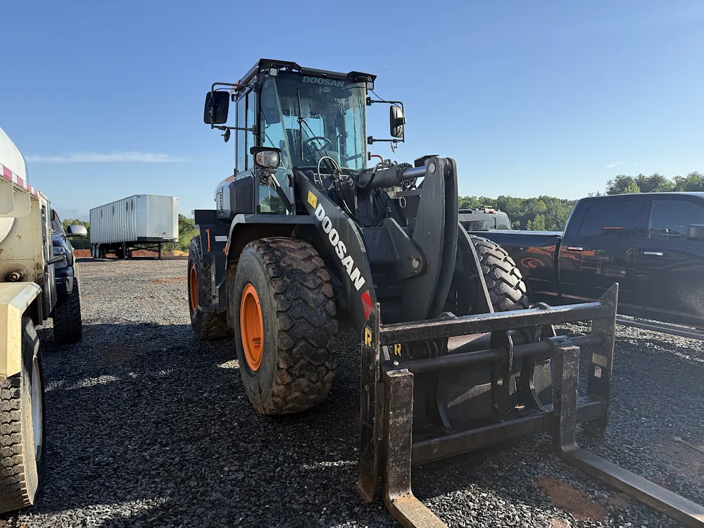  DEVELON DL220-7