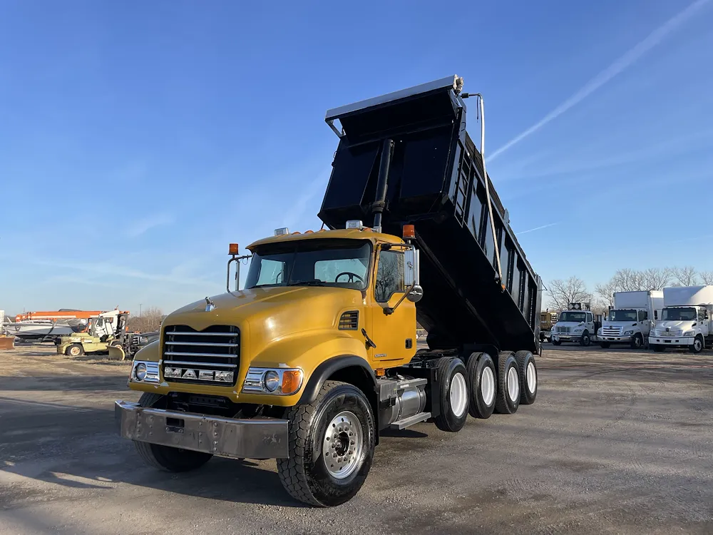 2005 MACK 690S