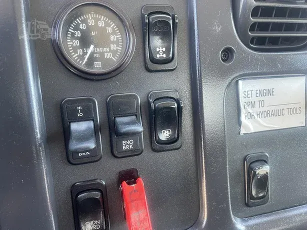 2010 FREIGHTLINER BUSINESS CLASS M2 112