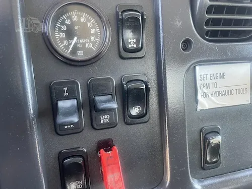 2010 FREIGHTLINER BUSINESS CLASS M2 112