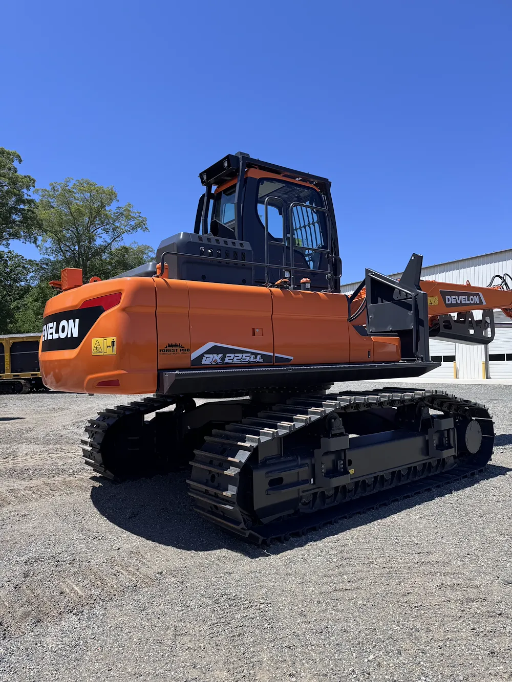 DEVELON DX225LL-7