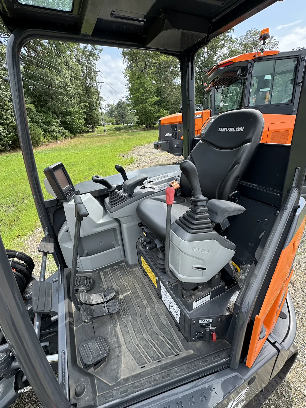  DEVELON DX42-7